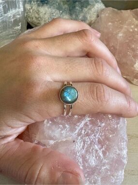 Sterling Silver Labradorite Gemstone Ring - Blue-Green Size 9